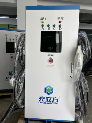 Καλή τιμή. IP55 160KW Ενσωματωμένος σταθμός φόρτισης ηλεκτρικών οχημάτων συνεχούς ρεύματος με τέσσερα όπλα προσαρμοσμένα σε απευθείας σύνδεση