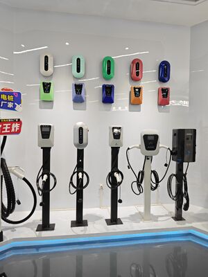 Φορτιστής AC EV Επιτοίχιος 7kW 32A 220V Οθόνη αφής 4,3 ιντσών Οικιακή Χρήση Γκαράζ