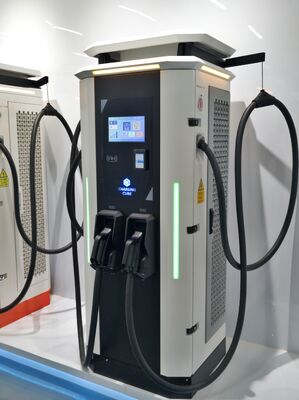60kW DC Φορτιστής Ηλεκτρικών Οχημάτων CCS1 CCS2 CHAdeMO GB/T 200-1000V OCPP 1.6J IP54 Σταθμός Γρήγορης Φόρτισης